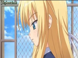 Blond anime seductress gjør footjob